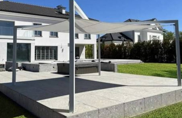 Chcete si dopřát pohodlí na zahradě i během špatného počasí? Pergola je řešením