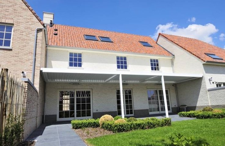 Pergoly s otáčivými lamelami: Podívejte se, jak vypadají a jaké mají výhody