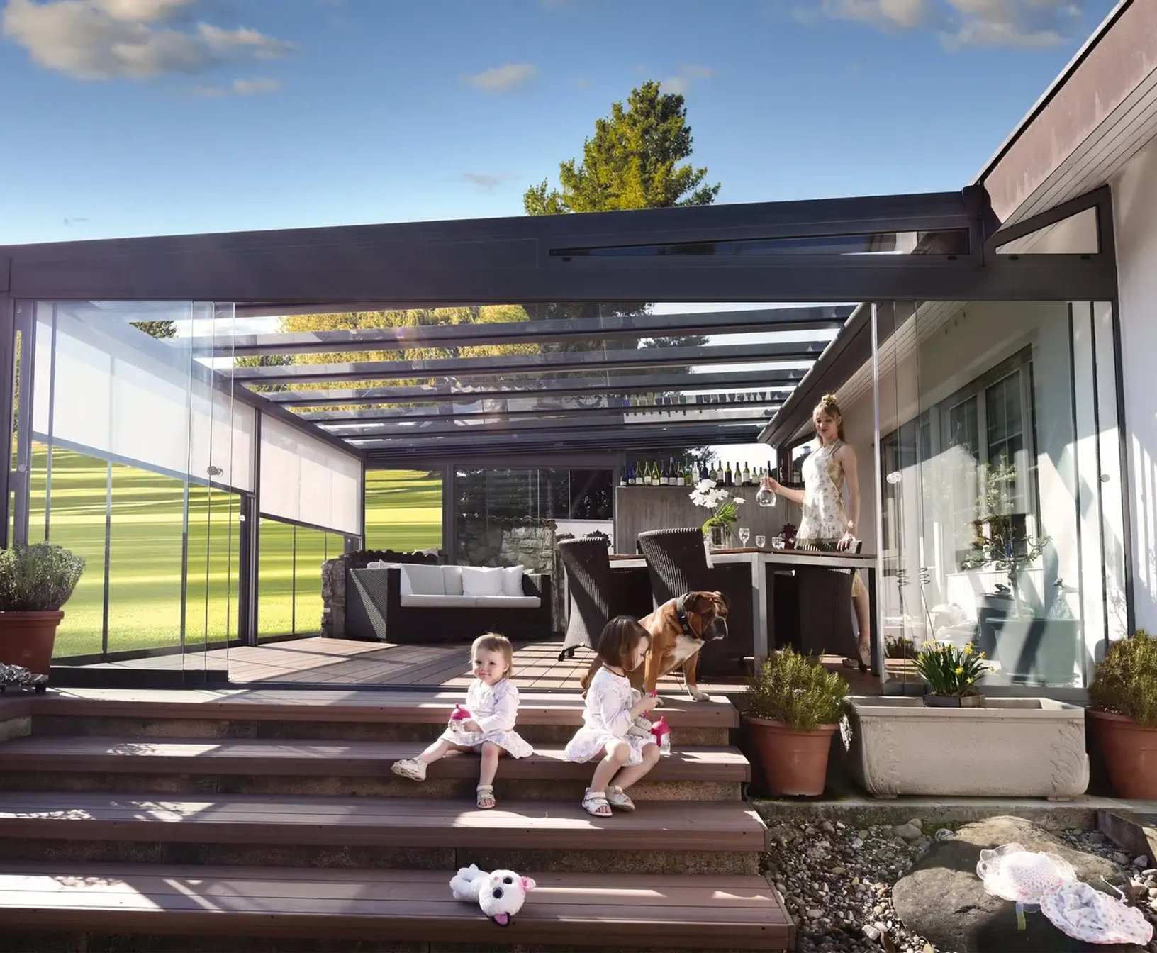 Pracovník firmy Hezký stín na montáži