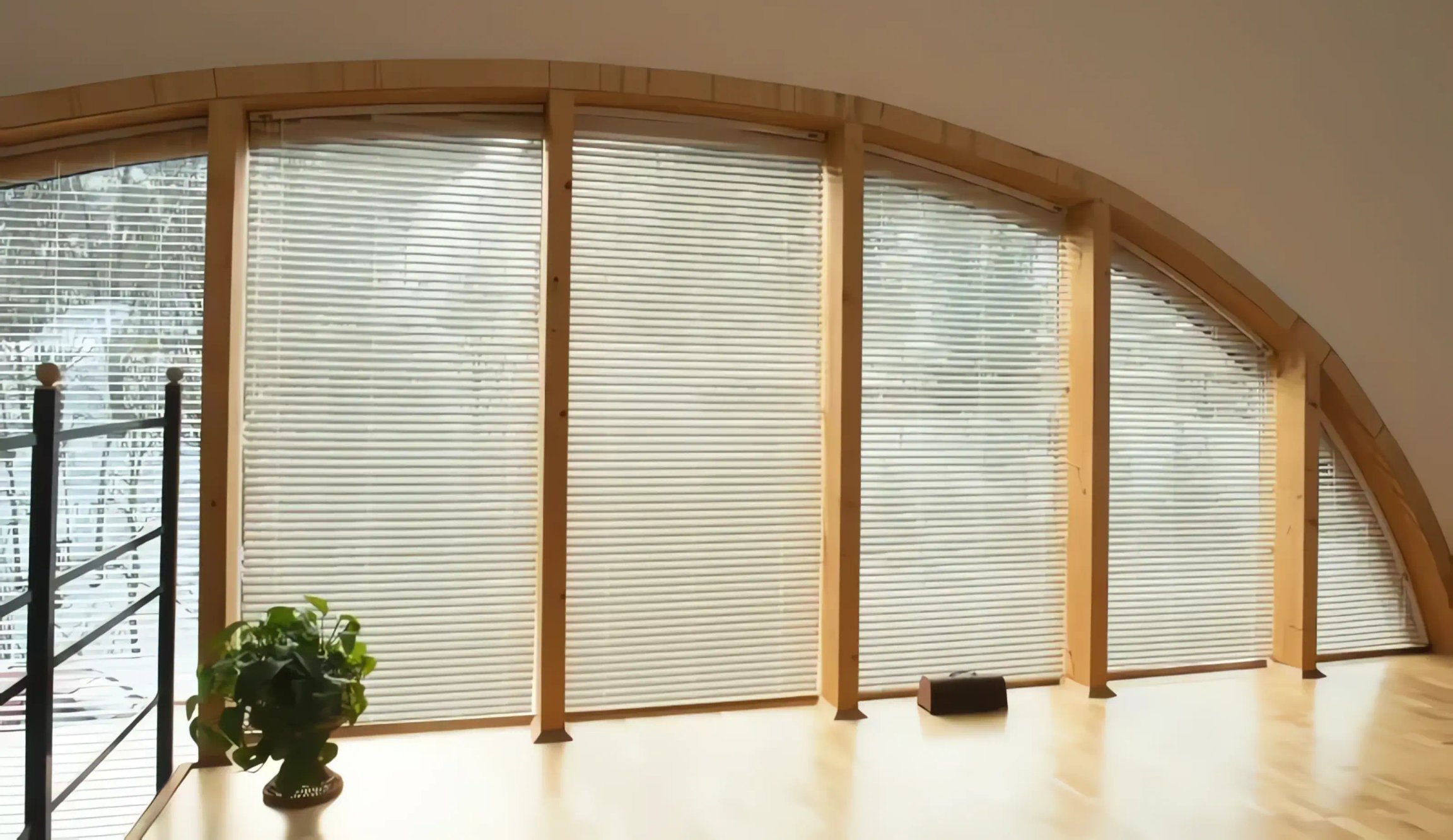 Obloukové žaluzie v podkroví