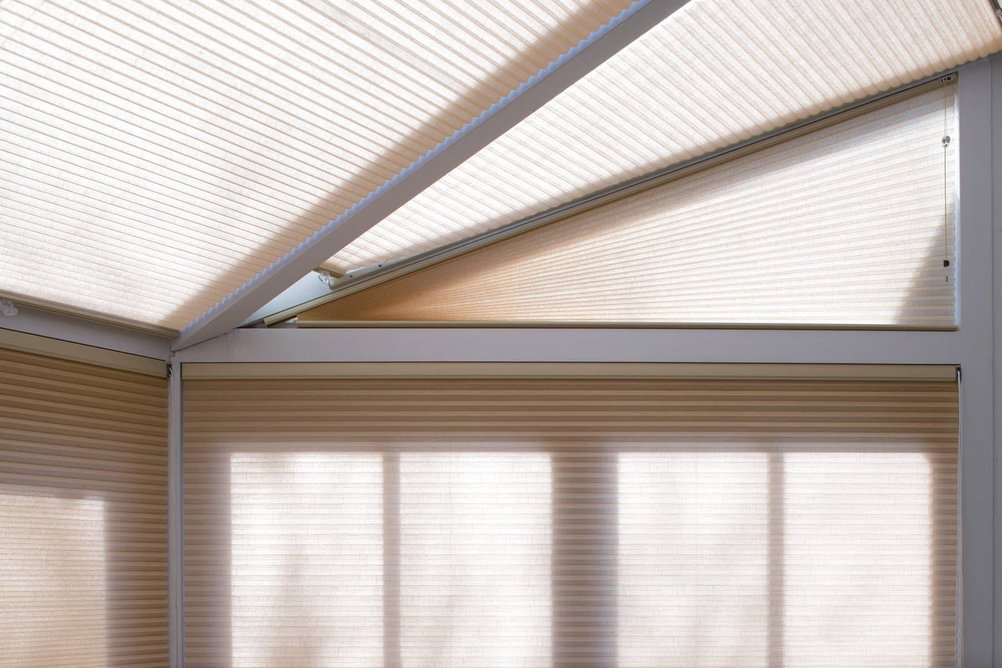 Žaluzie v oknech s atypickým tvarem