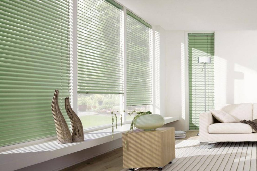 Zelené horizontální žaluzie