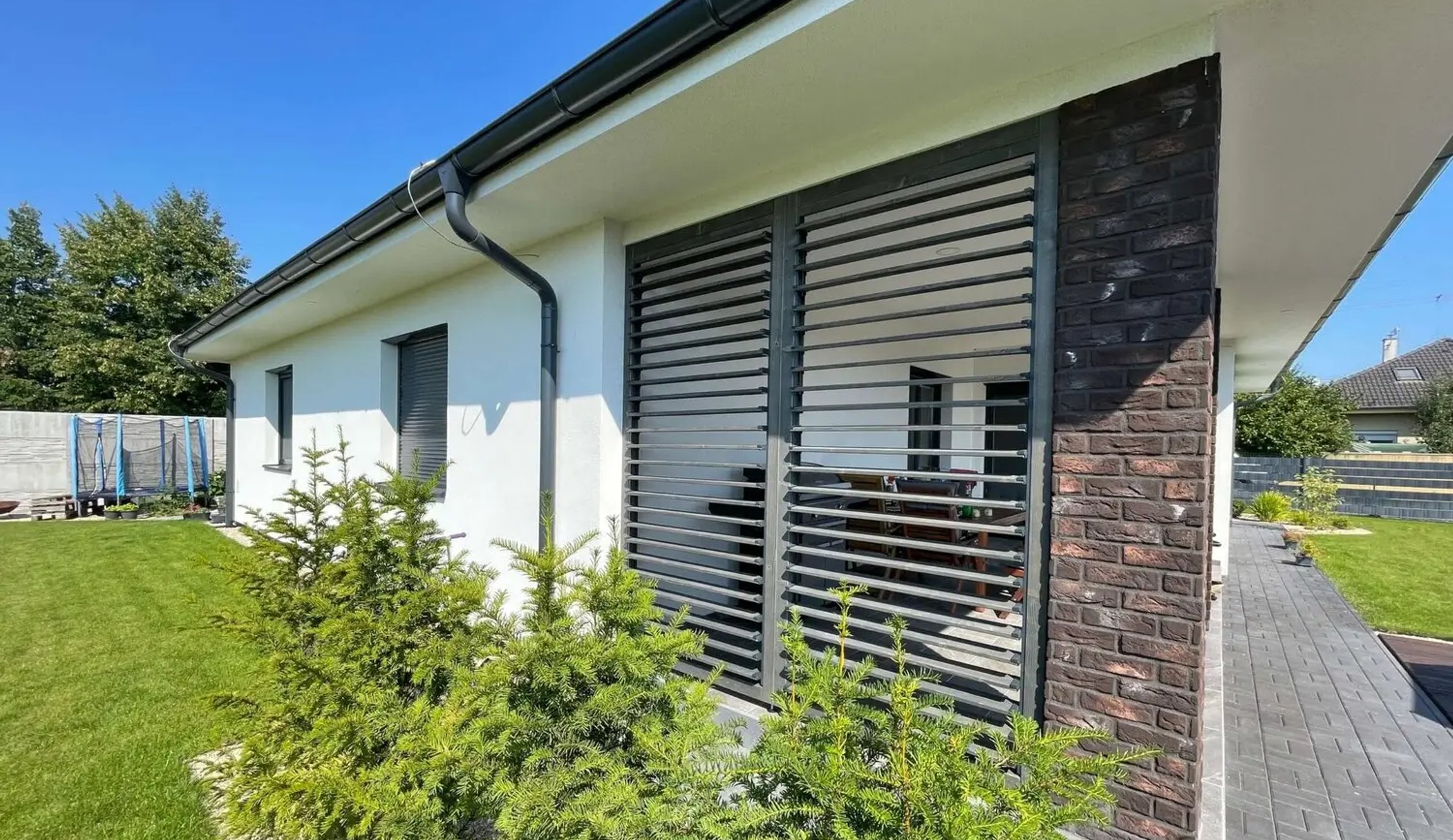 Ruční žaluzie na terase