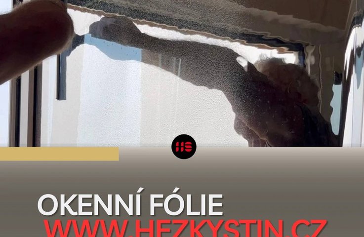 Profesionální montáž okenní fólie od Hezký stín – moderní způsob, jak chránit interiér před přehříváním, UV zářením a ztrátou soukromí.