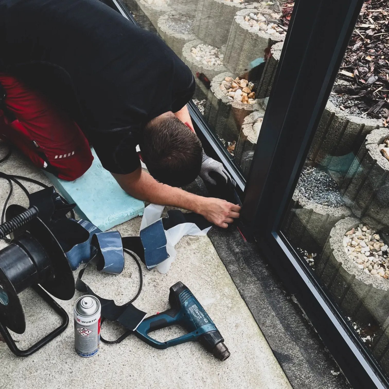 Dokončení práce na bezrámovém zasklení