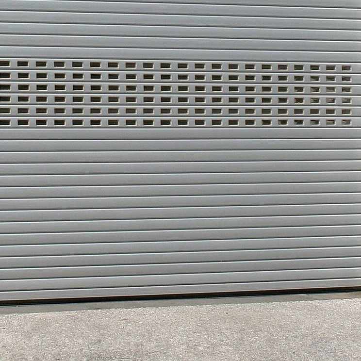 Šedá rolovací vrata