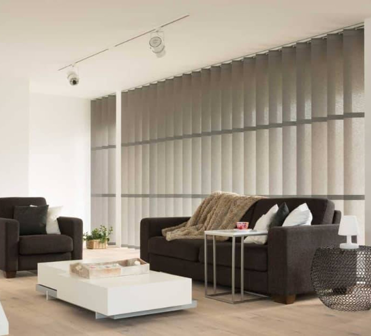 Vertikální žaluzie v obýváku