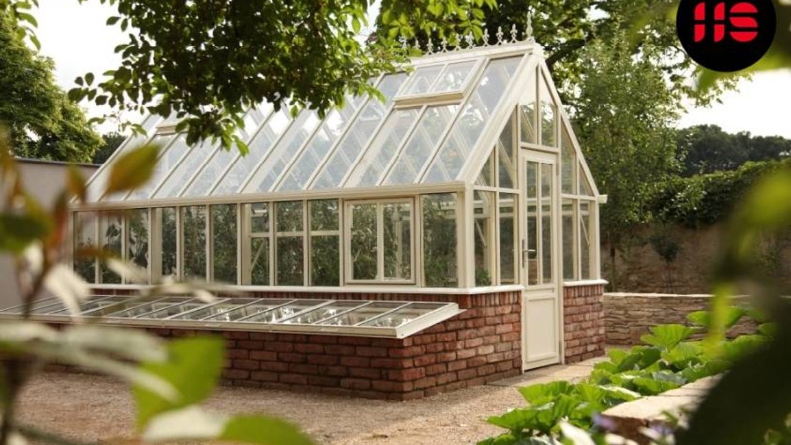Elegantní skleník, který promění každou zahradu nebo jiný prostor v oázu klidu a pohody