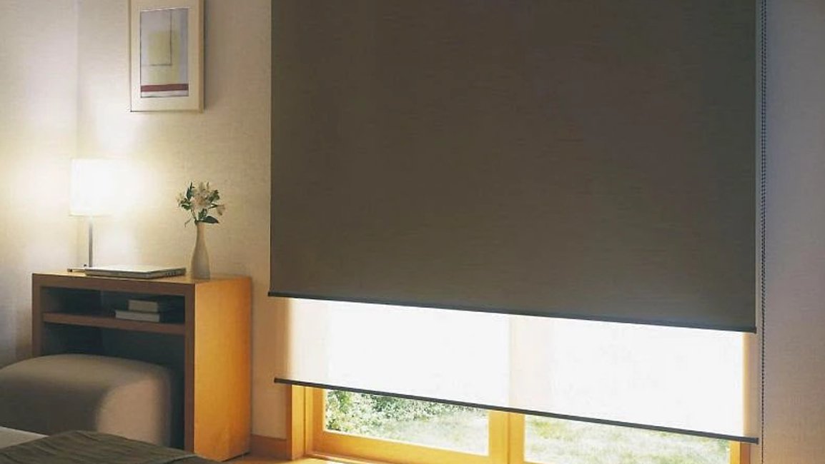 Zatemňovací roleta v ložnici – klidný spánek i během dne